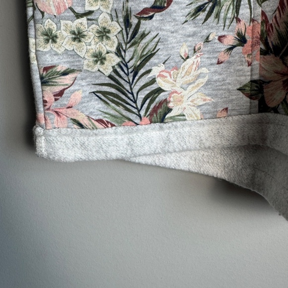 MyStyle Women's Spring Floral Brushed Fleece Casual Pull-On Shorts Gray 1X - Picture 2 of 15